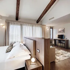 porta-altinia-suites.hotelinveneto.com/